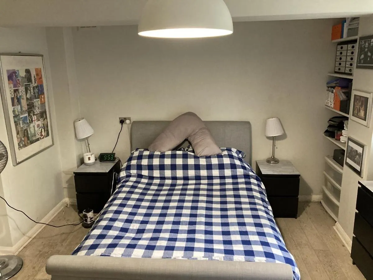 Apartment Garden Oasis Apartment: Central, Private & Parking London United Kingdom