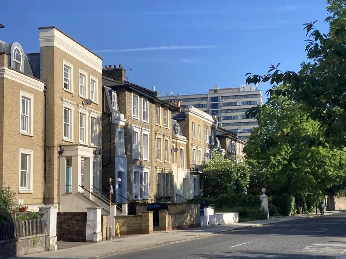 Garden Oasis Apartment: Central, Private & Parking London 0*,