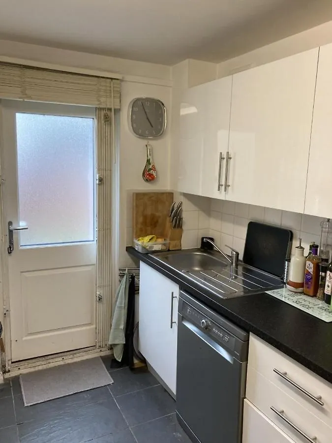 Garden Oasis Apartment: Central, Private & Parking London 0*,  United Kingdom