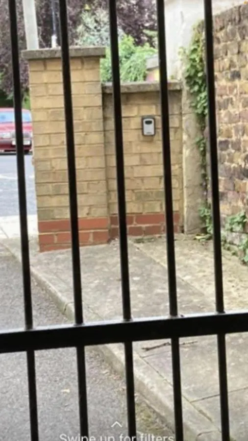 Garden Oasis Apartment: Central, Private & Parking London
