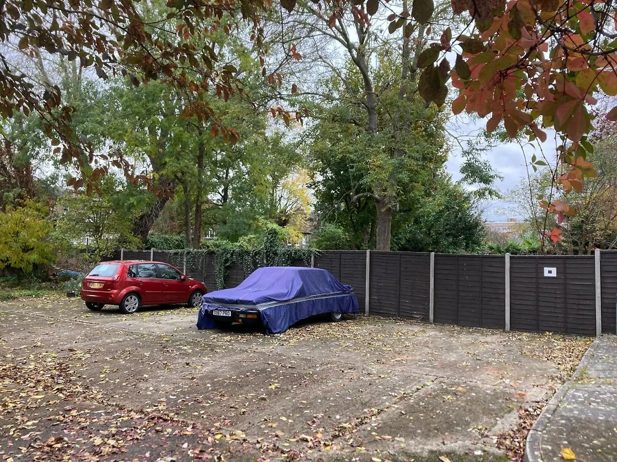 Garden Oasis Apartment: Central, Private & Parking London United Kingdom